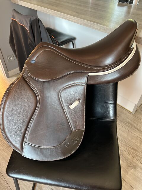 SELLE IKONIC