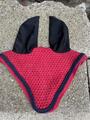 Bonnet rouge et noir