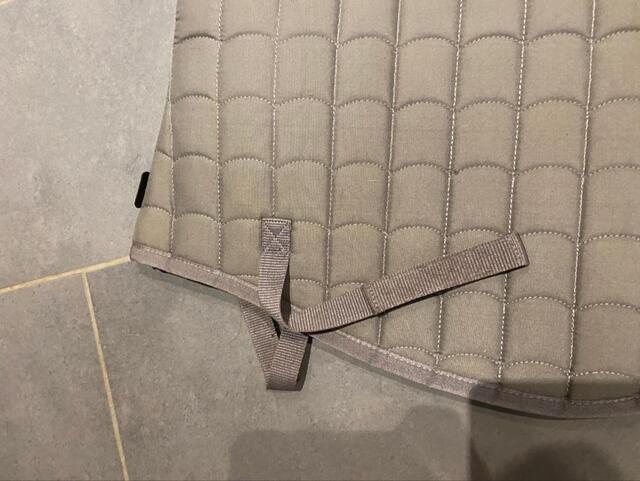 Tapis de selle gris horze