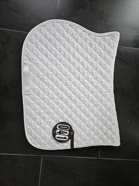 Tapis blanc Dy'on avec numéro