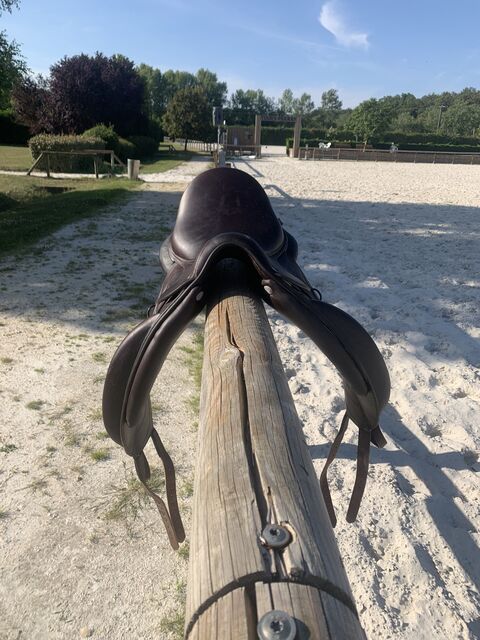 SELLE DE DRESSAGE GBS 2023