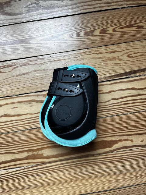 Protèges Noir et Bleu Cheval