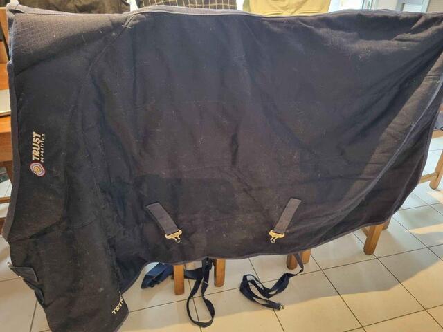 Couverture cheval 145cm 200g 1200D