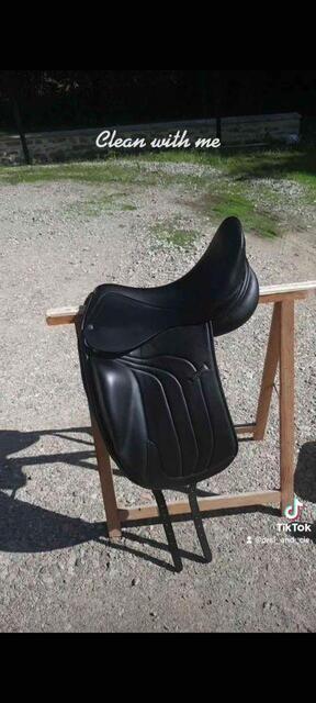 Selle de dressage Altaïr Antares 17,5 noire de juillet 2022