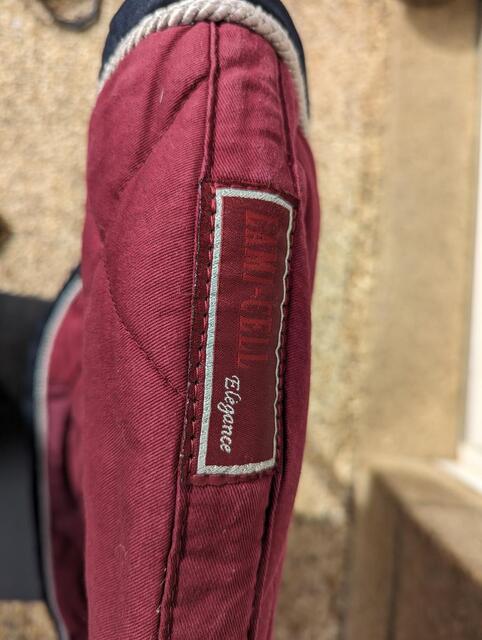 Tapis de dressage bordeaux