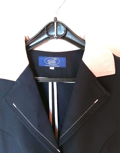 Veste CSO bleu nuit avec coutures contrastées beiges