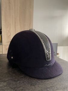 Bombe noire et argentée en velours taille 56