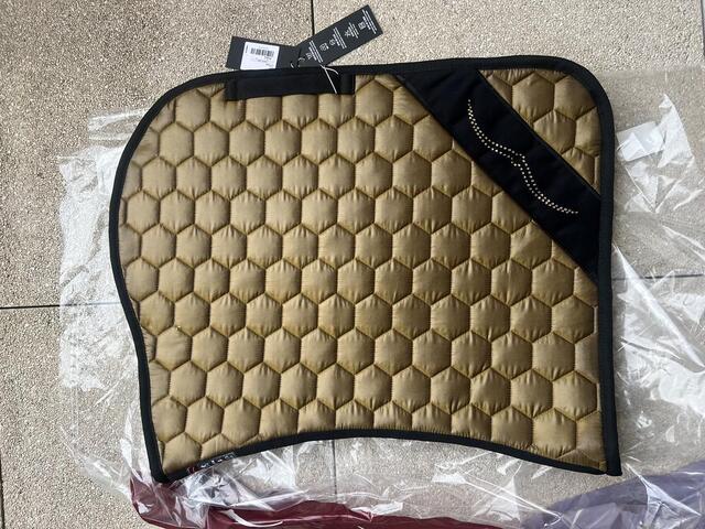 Ensemble tapis bonnet neuf avec étiquette