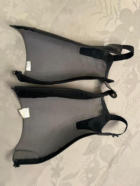 Chaps synthétique adulte