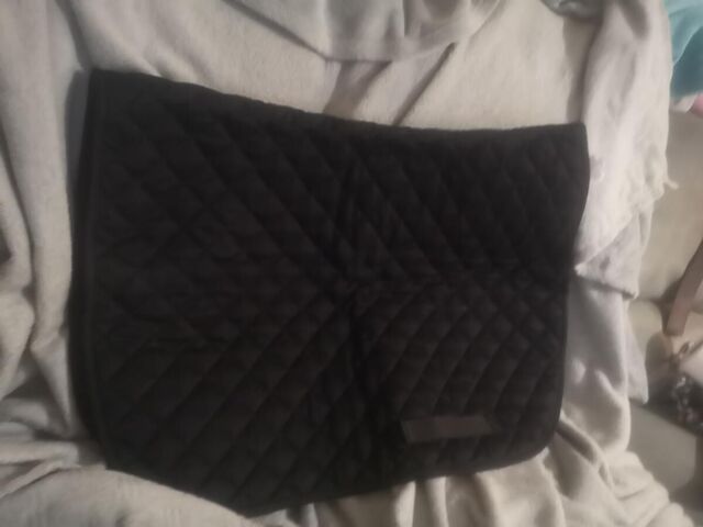 Tapis cheval noir