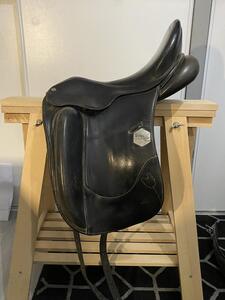 Selle de dressage
