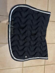 Tapis Silver Crown noir avec un bord argent