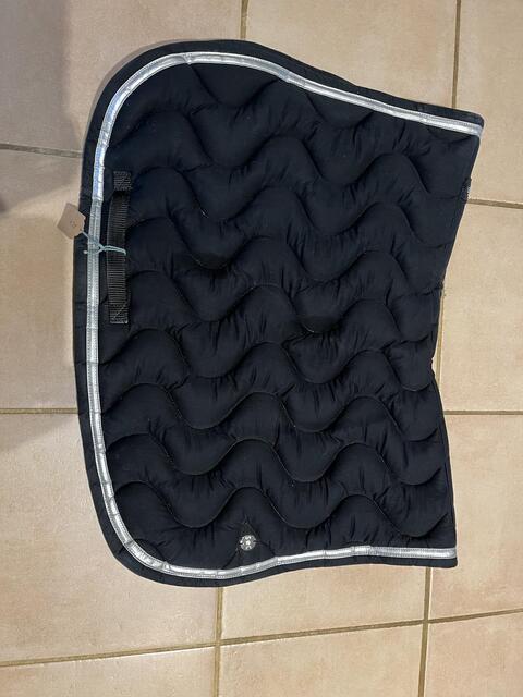Tapis Silver Crown noir avec un bord argent