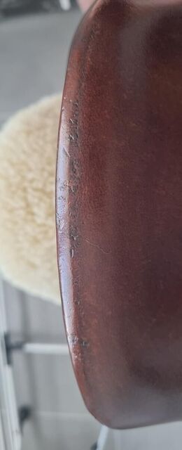 Selle CWD 17' SE02 quartiers 2L + étrivières CWD + housse CWD