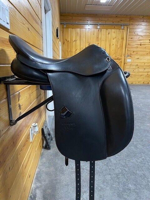 Selle de dressage Stubben 18 pouces