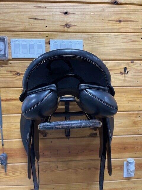 Selle de dressage Stubben 18 pouces
