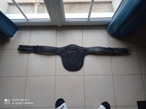 BAVETTE EN CUIR NOIR