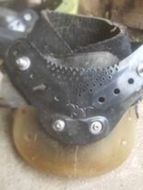 Floating boots