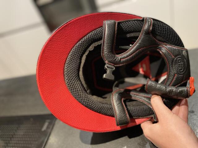Casque GPA First Lady Carbone Visière rouge