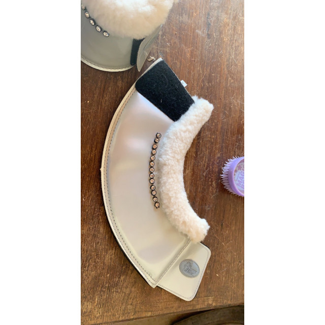 cloche a strass grise