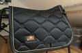 Tapis equestrian Stockholm noir et doré