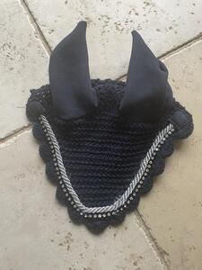 Bonnet bleu marine avec liseret de strass