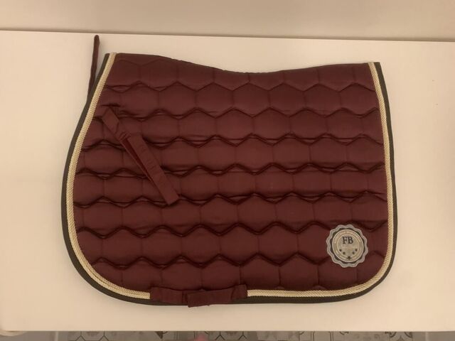 Tapis de selle satinée