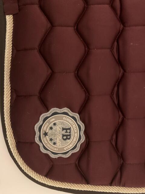 Tapis de selle satinée
