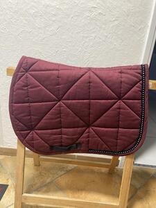 Tapis cheval bordeaux avec strass