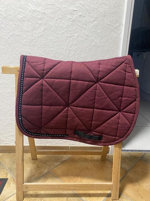 Tapis cheval bordeaux avec strass