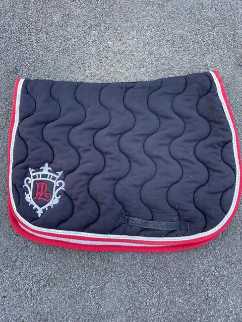 Tapis noir et rouge Pénélope