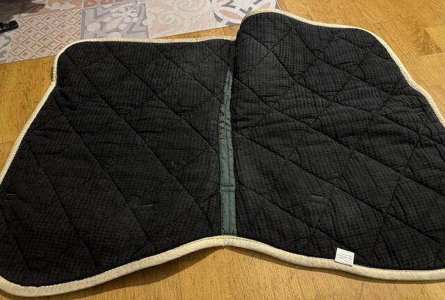 Tapis vert et beige HFI