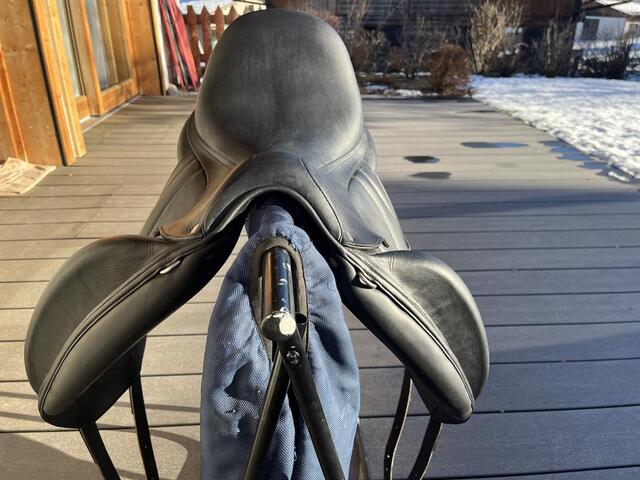 Selle de dressage Antares 17,5