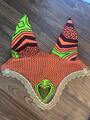 Ensemble composé d’un tapis, d’un bonnet et d’un sac de pansage