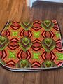 Ensemble composé d’un tapis, d’un bonnet et d’un sac de pansage