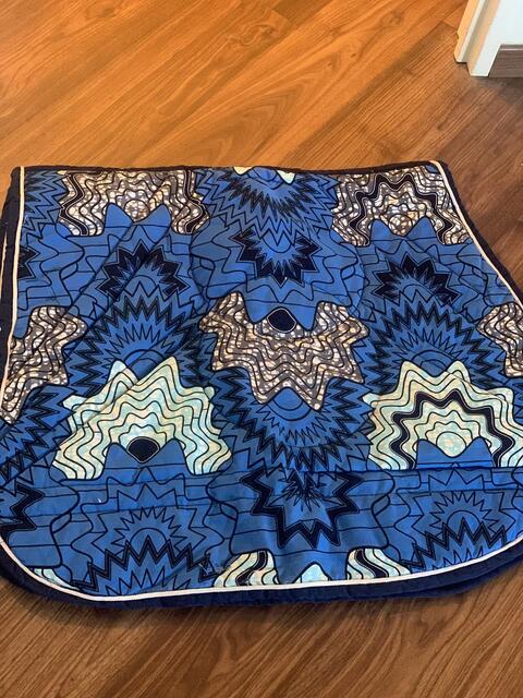 Ensemble composé d’un tapis et d’un bonnet