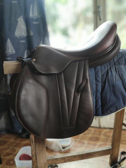 Selle BUTET 17.5" refaite à neuf (facture à l'appui)