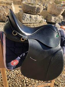 Selle synthétique noir