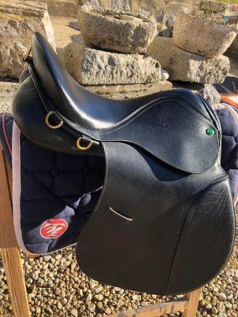 Selle synthétique noir