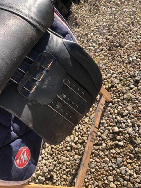Selle synthétique noir
