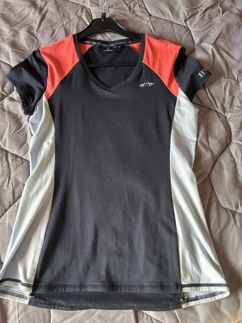 TEE SHIRT EN LYCRA HV POLO MARINE / ROUGE ET BLEU CIEL AVEC LOGO - taille M