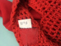 ensemble rouge bonnet bandes et tapis