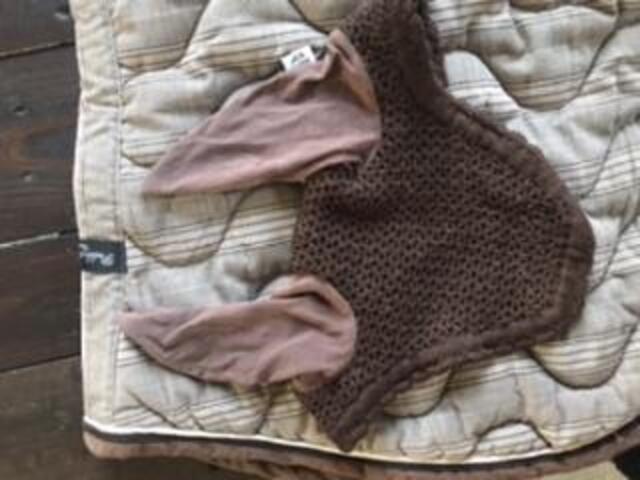 Tapis Paddock et bonnet équiline