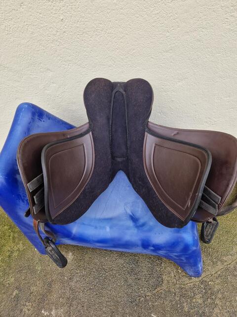 Selle Norton équipée