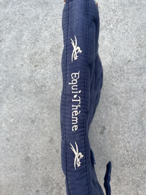 Tapis bleu marine