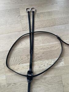 Martingale en cuir noir