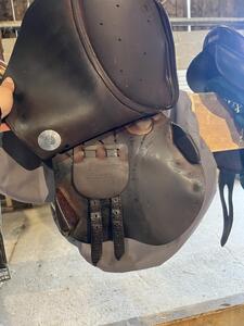 Selle Meyer 17.5 pouces en très bon état