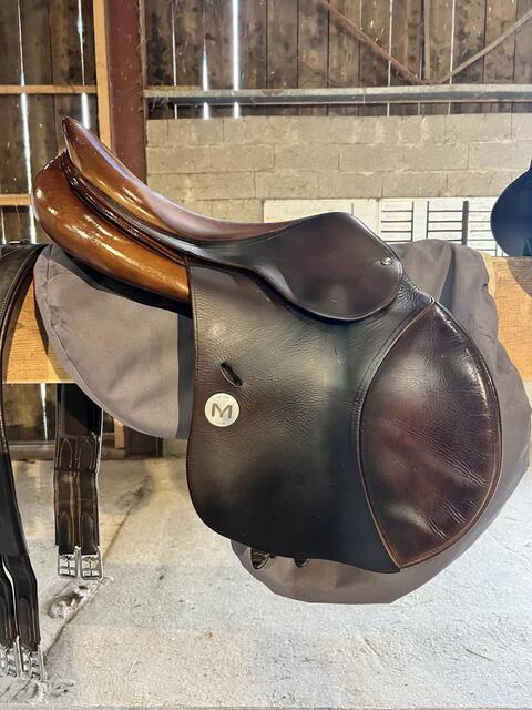 Selle Meyer 17.5 pouces en très bon état