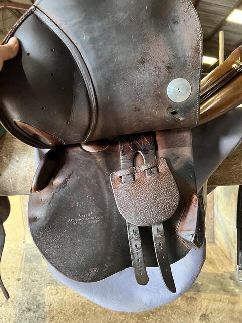 Selle Meyer 17.5 pouces en très bon état
