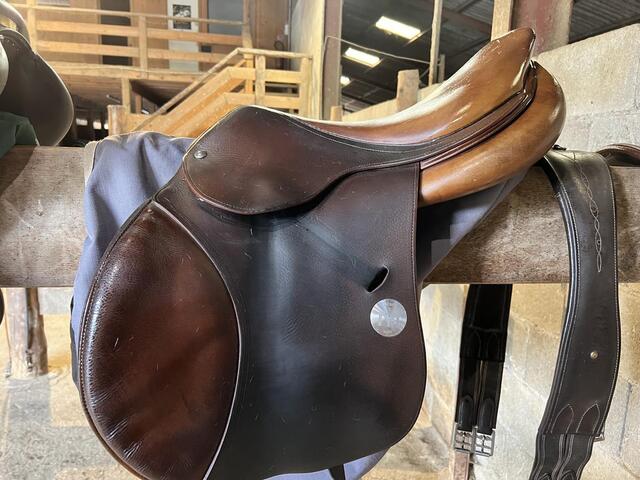Selle Meyer 17.5 pouces en très bon état